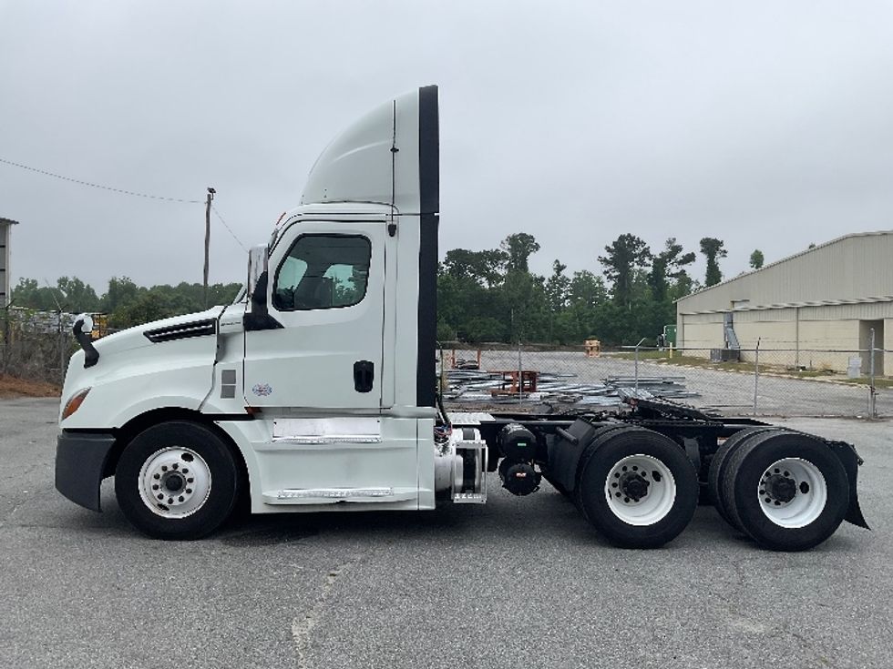 Day Cab Tractor-Heavy Duty Tractors-Freightliner-2020-T12664ST-Valdosta-GA-909,204\n\t\tmiles-$ 30,500 - Image 4