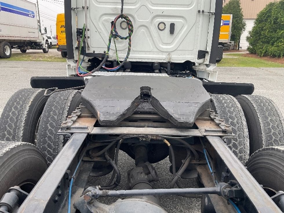 Day Cab Tractor-Heavy Duty Tractors-Freightliner-2020-T12664ST-Valdosta-GA-909,204\n\t\tmiles-$ 30,500 - Image 6