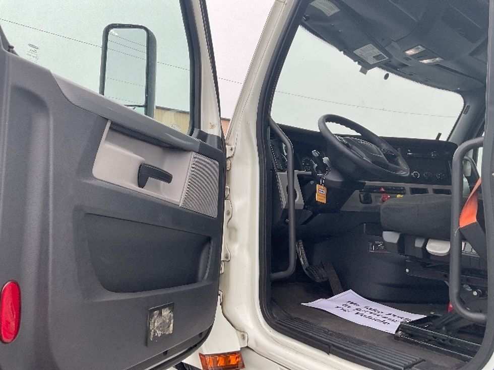 Day Cab Tractor-Heavy Duty Tractors-Freightliner-2020-T12664ST-Valdosta-GA-909,204\n\t\tmiles-$ 30,500 - Image 9