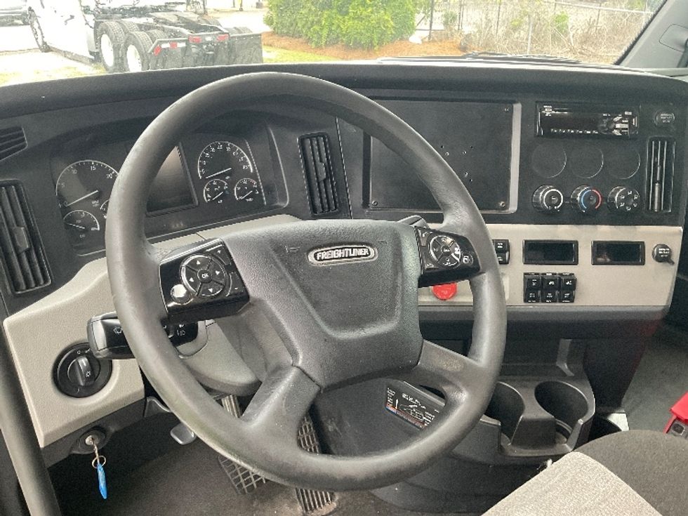 Day Cab Tractor-Heavy Duty Tractors-Freightliner-2020-T12664ST-Valdosta-GA-927,097\n\t\tmiles-$ 30,500 - Image 10