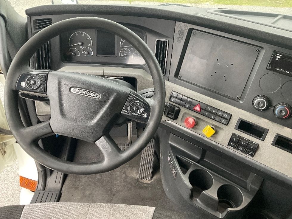Day Cab Tractor-Heavy Duty Tractors-Freightliner-2020-T12664ST-Valdosta-GA-927,097\n\t\tmiles-$ 30,500 - Image 11