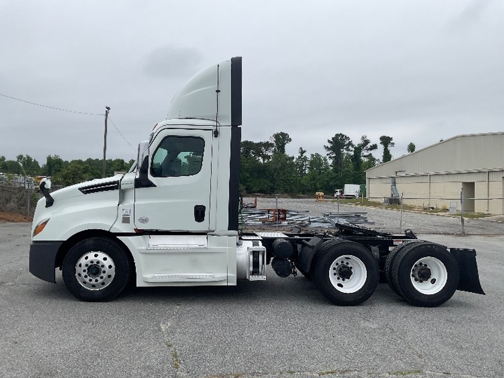 Day Cab Tractor-Heavy Duty Tractors-Freightliner-2020-T12664ST-Valdosta-GA-927,097\n\t\tmiles-$ 30,500 - Image 4