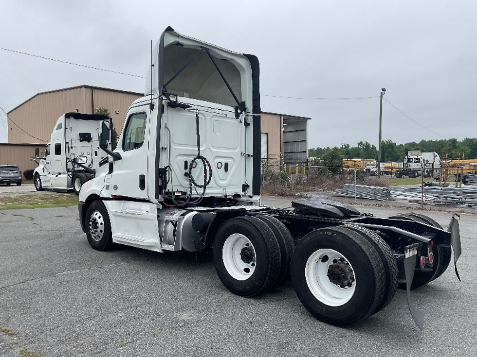 Day Cab Tractor-Heavy Duty Tractors-Freightliner-2020-T12664ST-Valdosta-GA-927,097\n\t\tmiles-$ 30,500 - Image 5