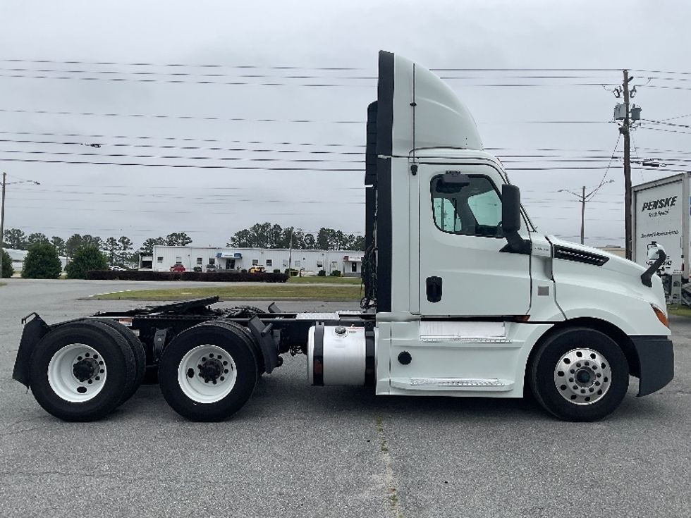 Day Cab Tractor-Heavy Duty Tractors-Freightliner-2020-T12664ST-Valdosta-GA-927,097\n\t\tmiles-$ 30,500 - Image 8