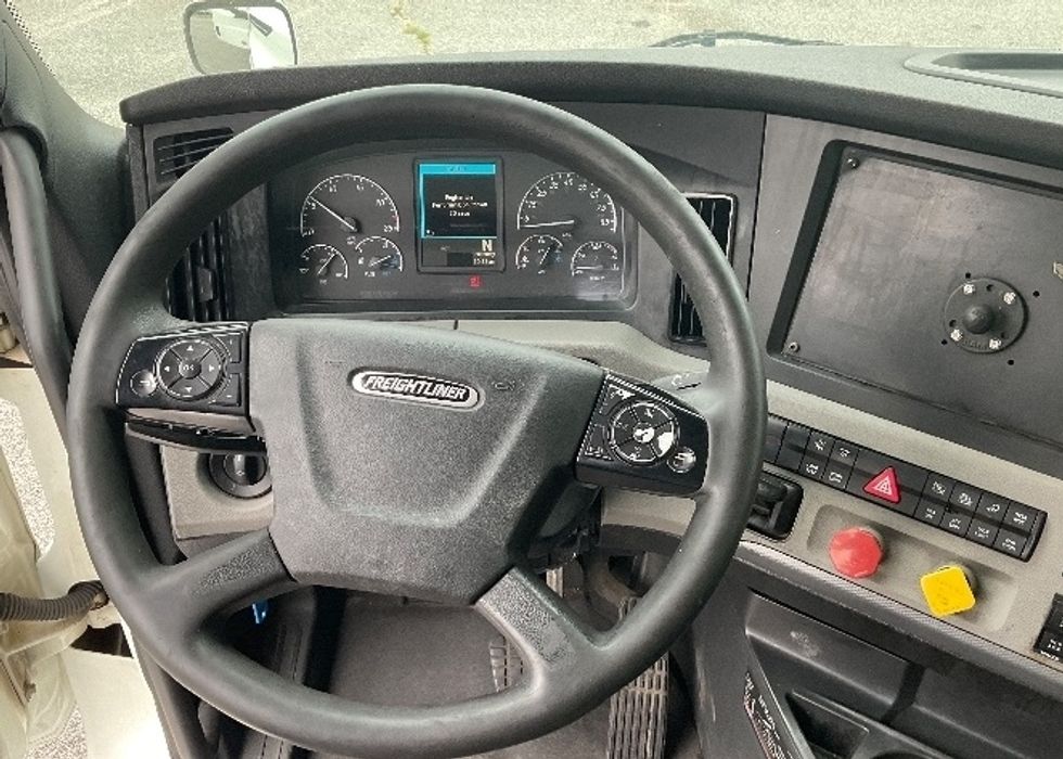 Day Cab Tractor-Heavy Duty Tractors-Freightliner-2020-T12664ST-Valdosta-GA-960,506\n\t\tmiles-$ 30,500 - Image 11