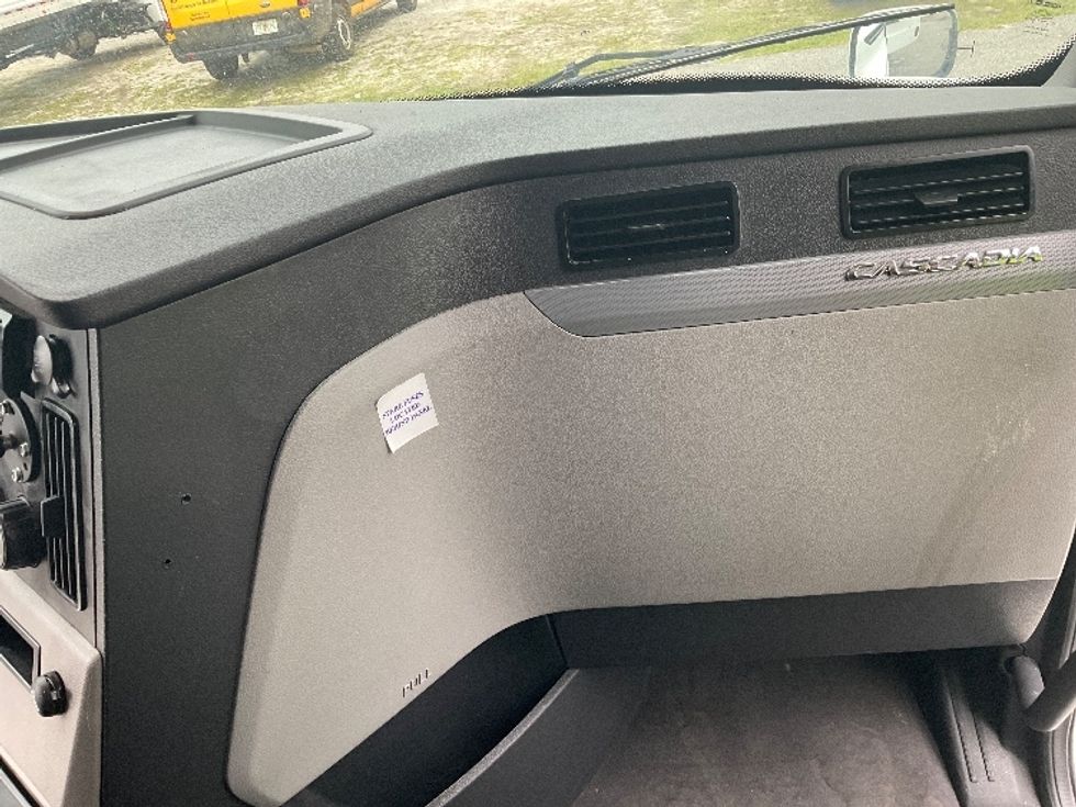 Day Cab Tractor-Heavy Duty Tractors-Freightliner-2020-T12664ST-Valdosta-GA-960,506\n\t\tmiles-$ 30,500 - Image 13