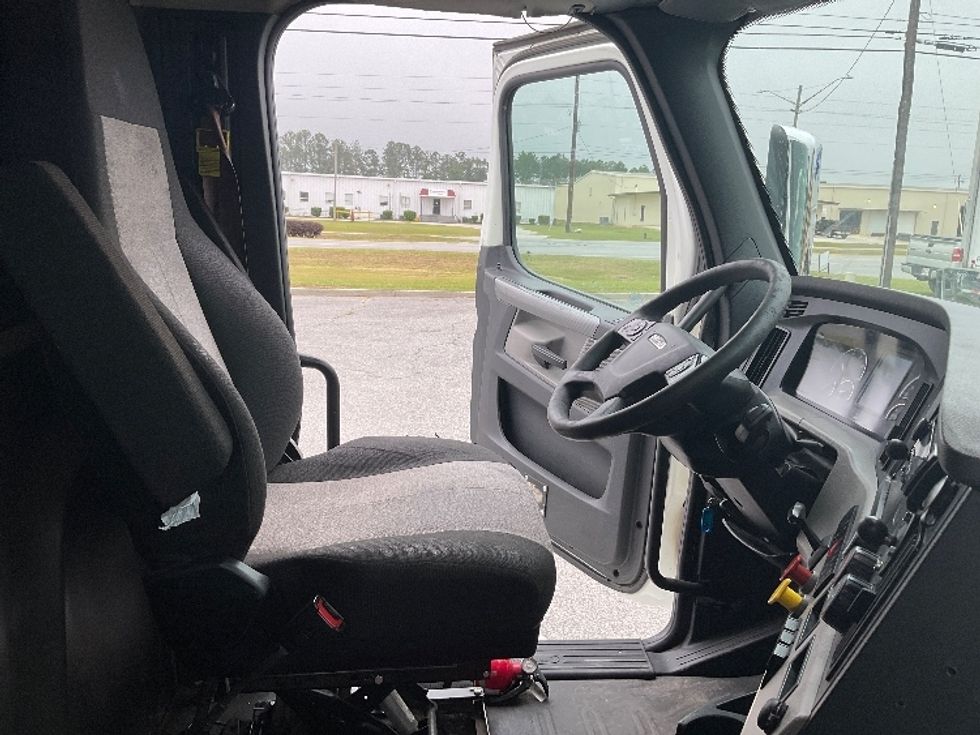 Day Cab Tractor-Heavy Duty Tractors-Freightliner-2020-T12664ST-Valdosta-GA-960,506\n\t\tmiles-$ 30,500 - Image 14