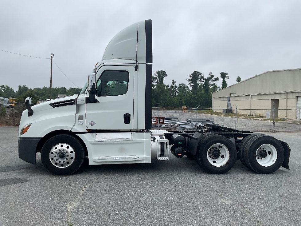 Day Cab Tractor-Heavy Duty Tractors-Freightliner-2020-T12664ST-Valdosta-GA-960,506\n\t\tmiles-$ 30,500 - Image 4