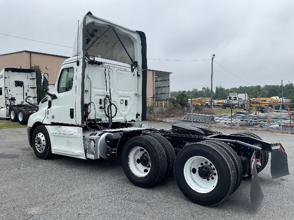 Day Cab Tractor-Heavy Duty Tractors-Freightliner-2020-T12664ST-Valdosta-GA-960,506\n\t\tmiles-$ 30,500 - Image 5