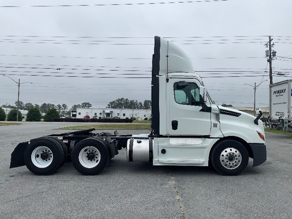 Day Cab Tractor-Heavy Duty Tractors-Freightliner-2020-T12664ST-Valdosta-GA-960,506\n\t\tmiles-$ 30,500 - Image 8