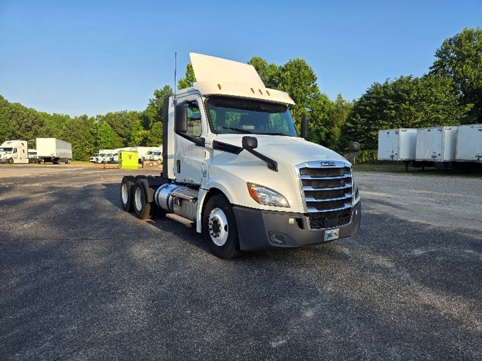 Day Cab Tractor-Heavy Duty Tractors-Freightliner-2020-T12664ST-Villa Rica-GA-405,799\n\t\tmiles-$ 55,000 - Image 1