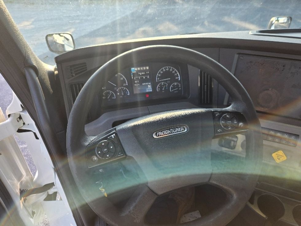2020 Freightliner Cascadia 126" Day cab photo 11