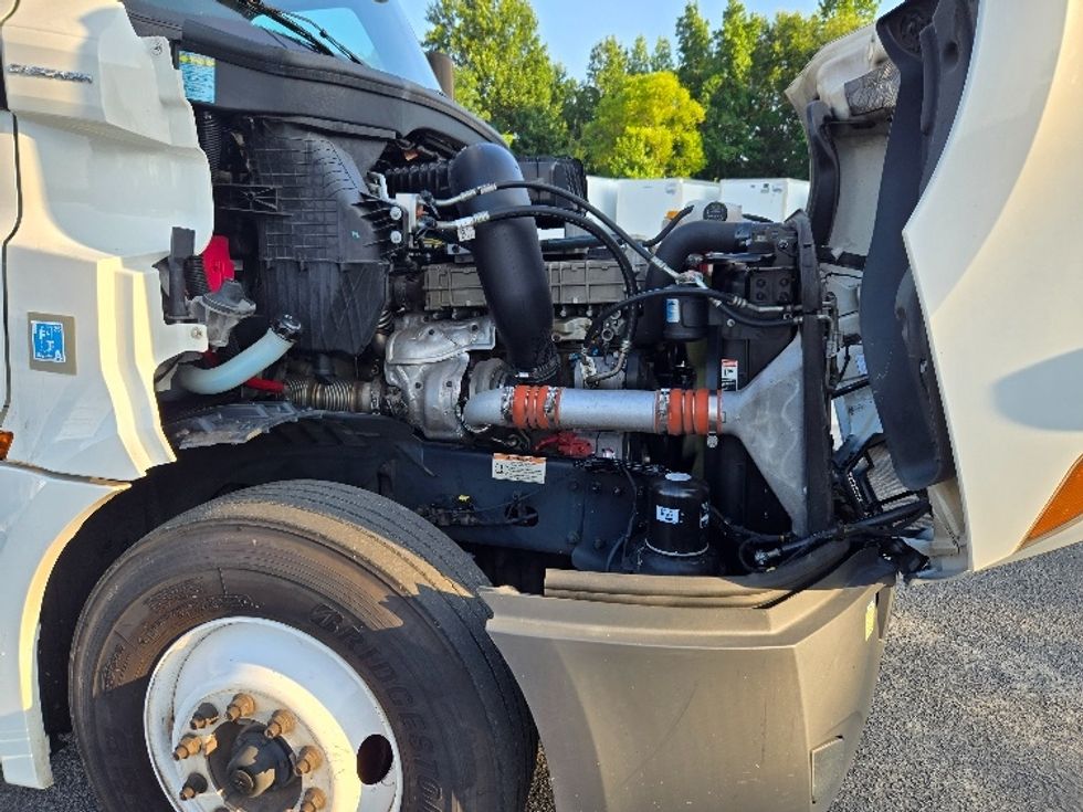 2020 Freightliner Cascadia 126" Day cab photo 15