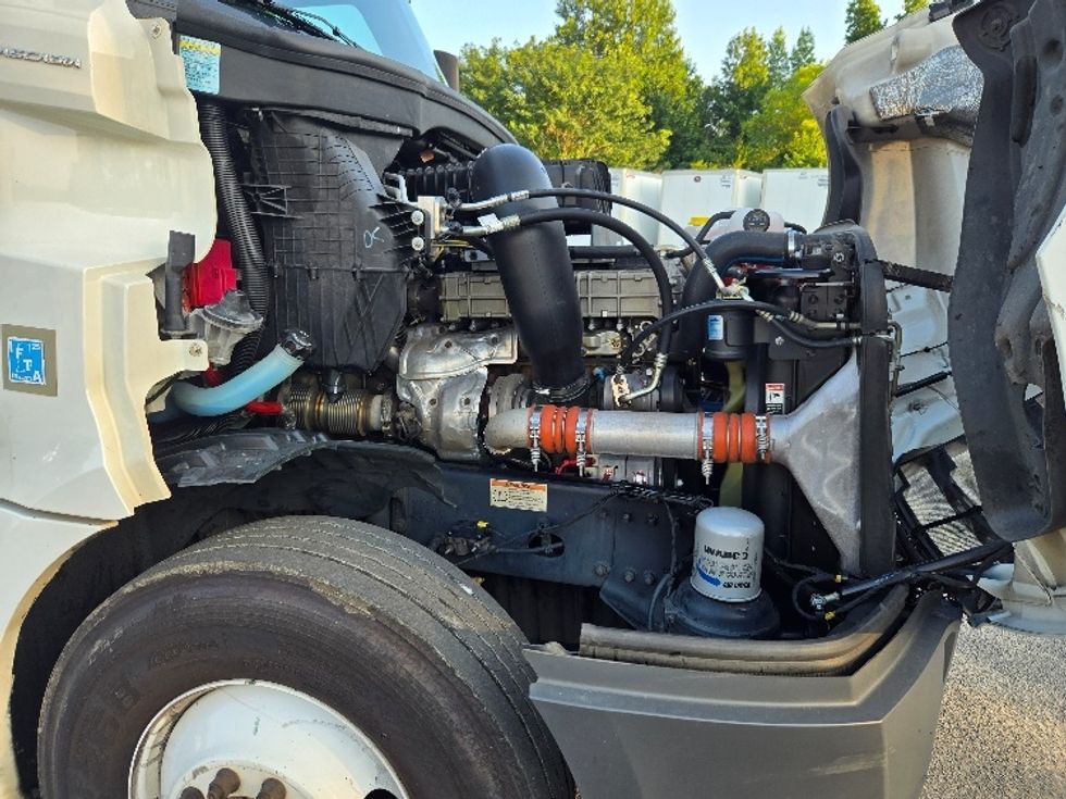 2020 Freightliner Cascadia 126" Day cab photo 14