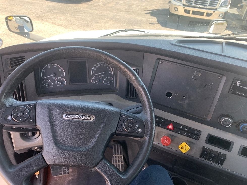 Day Cab Tractor-Heavy Duty Tractors-Freightliner-2020-T12664ST-Wabash-IN-379,289\n\t\tmiles-$ 48,500 - Image 11