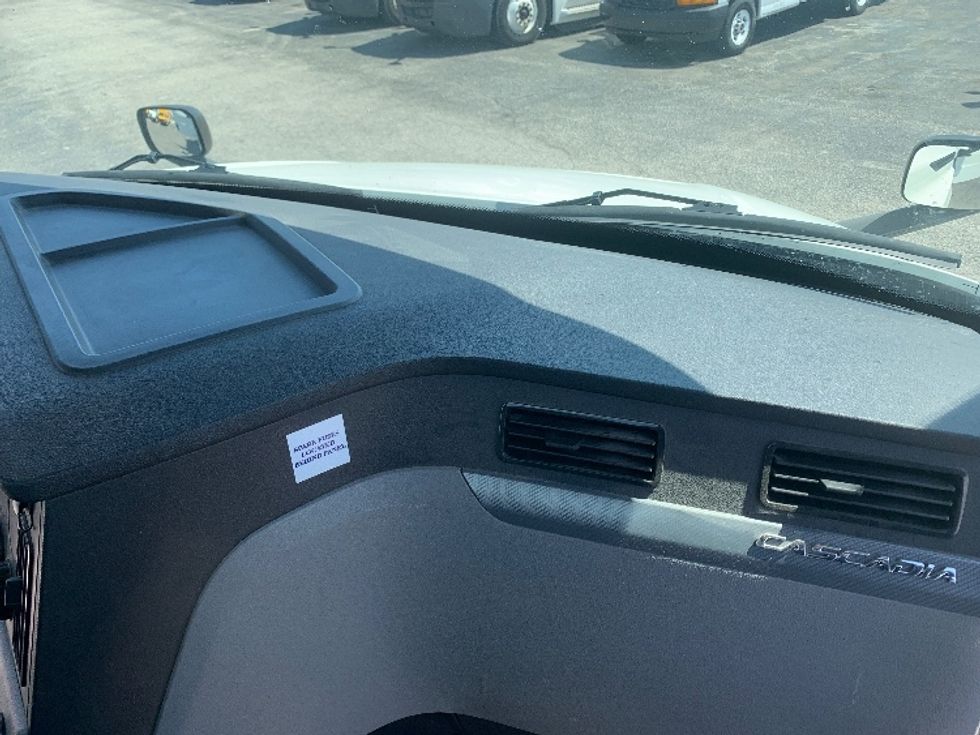 Day Cab Tractor-Heavy Duty Tractors-Freightliner-2020-T12664ST-Wabash-IN-379,289\n\t\tmiles-$ 48,500 - Image 13