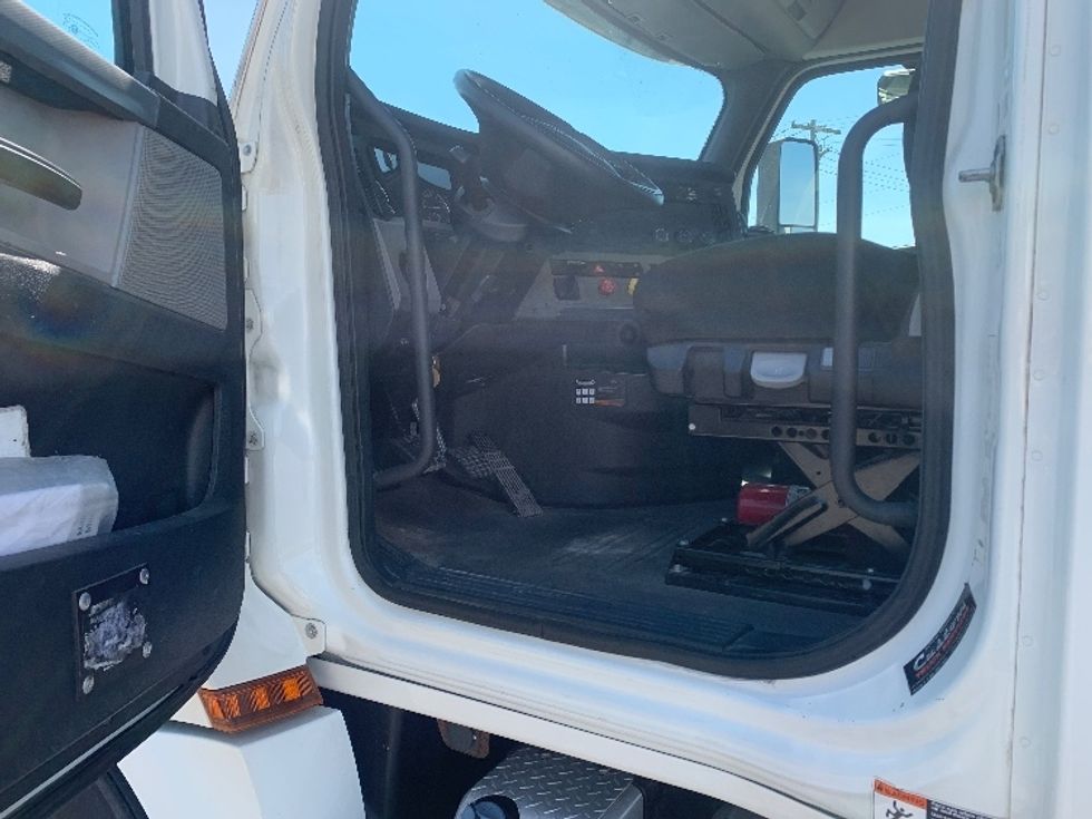 Day Cab Tractor-Heavy Duty Tractors-Freightliner-2020-T12664ST-Wabash-IN-379,289\n\t\tmiles-$ 48,500 - Image 9