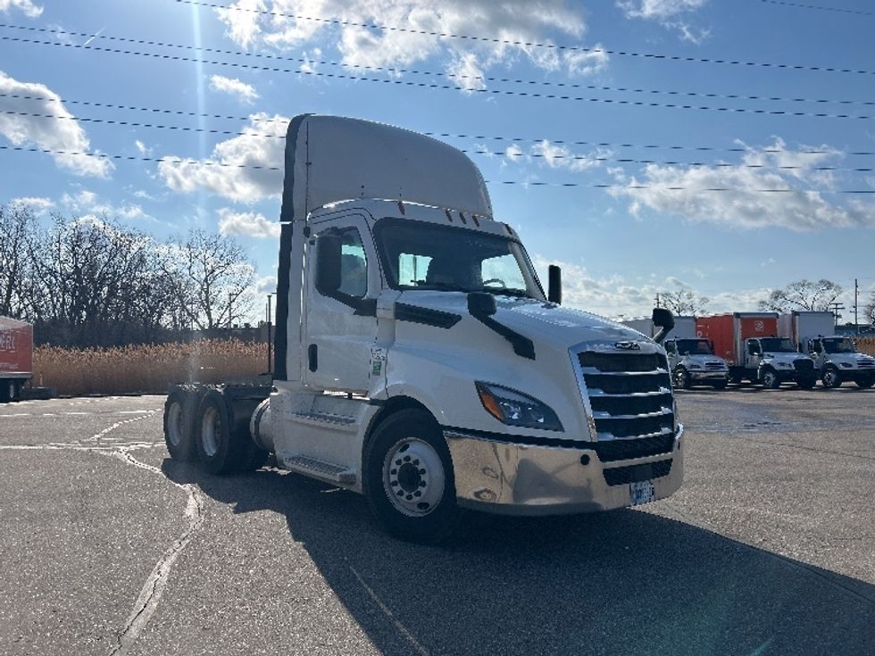 Day Cab Tractor-Heavy Duty Tractors-Freightliner-2020-T12664ST-Warren-MI-554,172\n\t\tmiles-$ 31,000 - Image 1