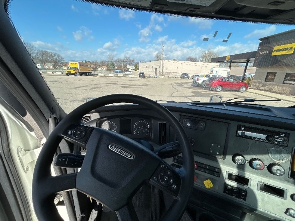 Day Cab Tractor-Heavy Duty Tractors-Freightliner-2020-T12664ST-Warren-MI-554,172\n\t\tmiles-$ 31,000 - Image 11