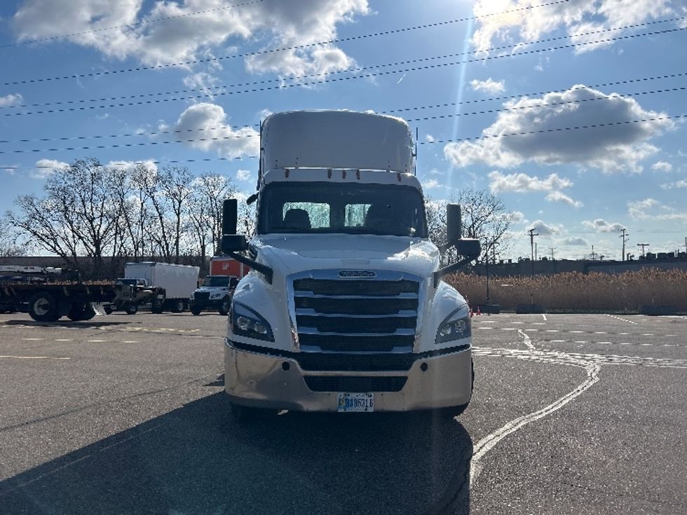 Day Cab Tractor-Heavy Duty Tractors-Freightliner-2020-T12664ST-Warren-MI-554,172\n\t\tmiles-$ 31,000 - Image 2