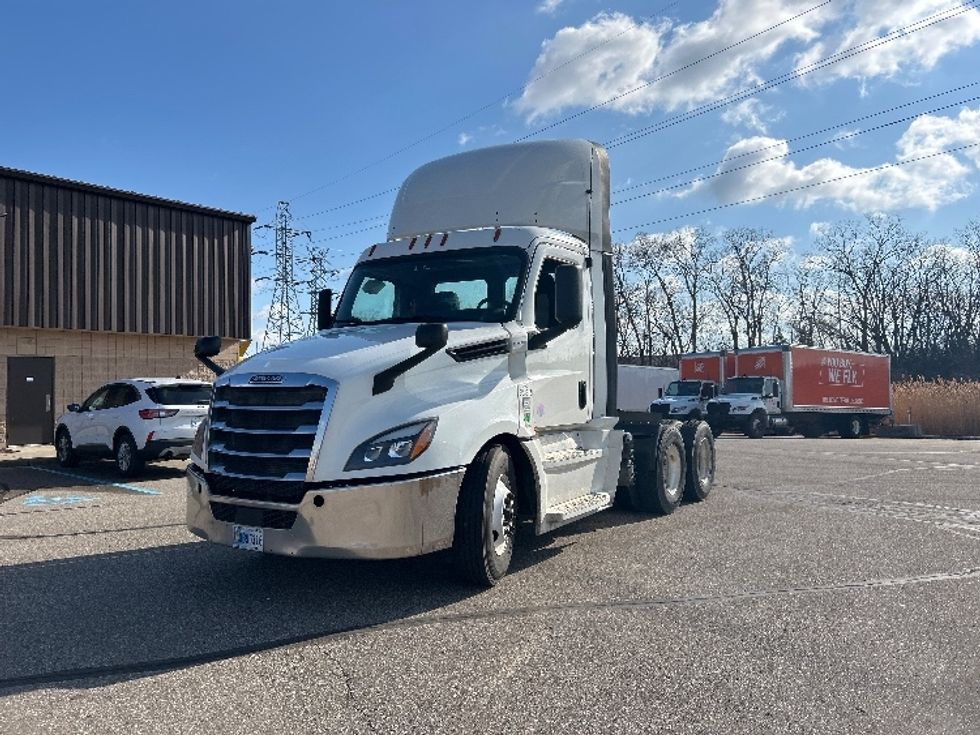Day Cab Tractor-Heavy Duty Tractors-Freightliner-2020-T12664ST-Warren-MI-554,172\n\t\tmiles-$ 31,000 - Image 3