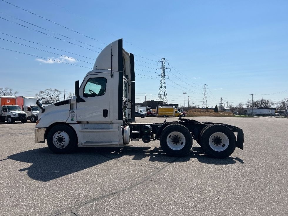 Day Cab Tractor-Heavy Duty Tractors-Freightliner-2020-T12664ST-Warren-MI-554,172\n\t\tmiles-$ 31,000 - Image 4