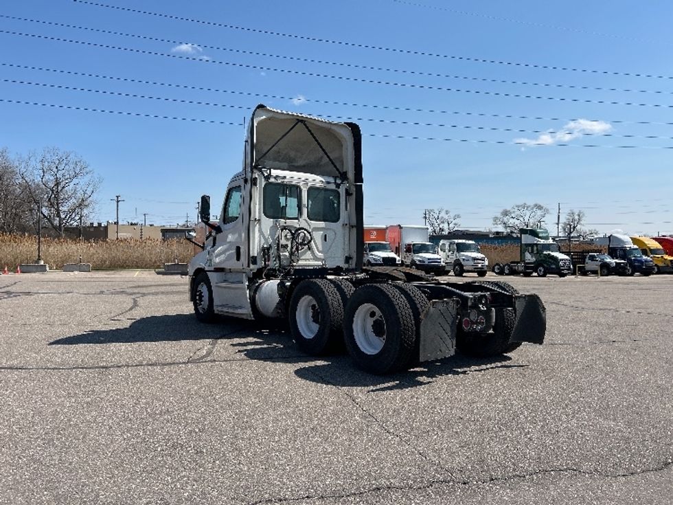 Day Cab Tractor-Heavy Duty Tractors-Freightliner-2020-T12664ST-Warren-MI-554,172\n\t\tmiles-$ 31,000 - Image 5
