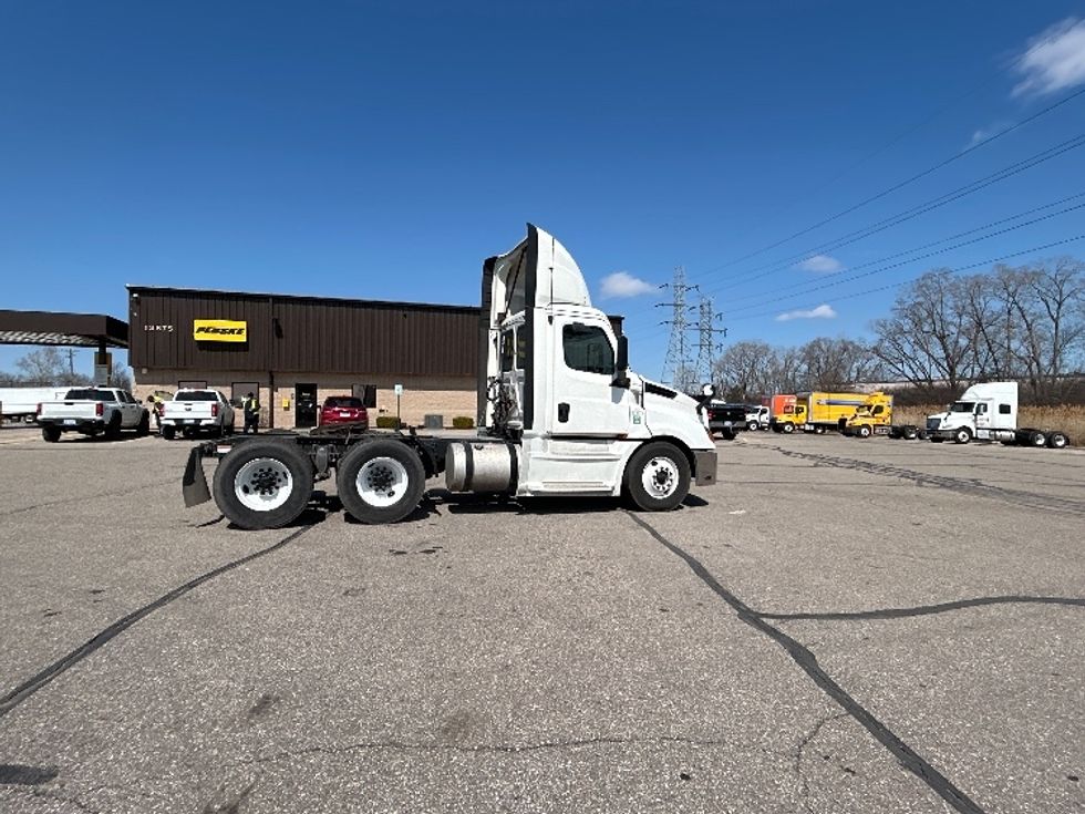 Day Cab Tractor-Heavy Duty Tractors-Freightliner-2020-T12664ST-Warren-MI-554,172\n\t\tmiles-$ 31,000 - Image 8