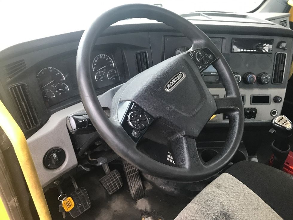 Day Cab Tractor-Heavy Duty Tractors-Freightliner-2020-T12664ST-Watertown-NY-355,441\n\t\tmiles-$ 47,000 - Image 10