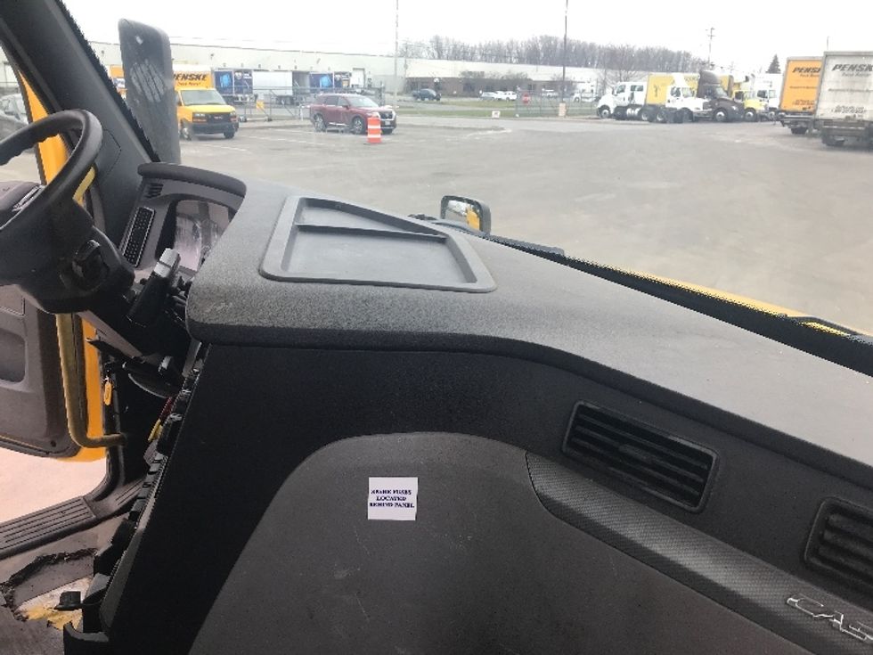 Day Cab Tractor-Heavy Duty Tractors-Freightliner-2020-T12664ST-Watertown-NY-355,441\n\t\tmiles-$ 47,000 - Image 13