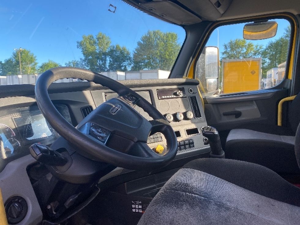 Day Cab Tractor-Heavy Duty Tractors-Freightliner-2020-T12664ST-Watertown-NY-374,428\n\t\tmiles-$ 41,500 - Image 10