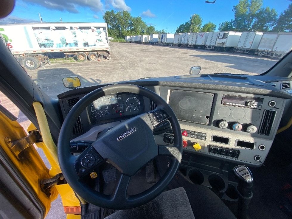 Day Cab Tractor-Heavy Duty Tractors-Freightliner-2020-T12664ST-Watertown-NY-374,428\n\t\tmiles-$ 41,500 - Image 11