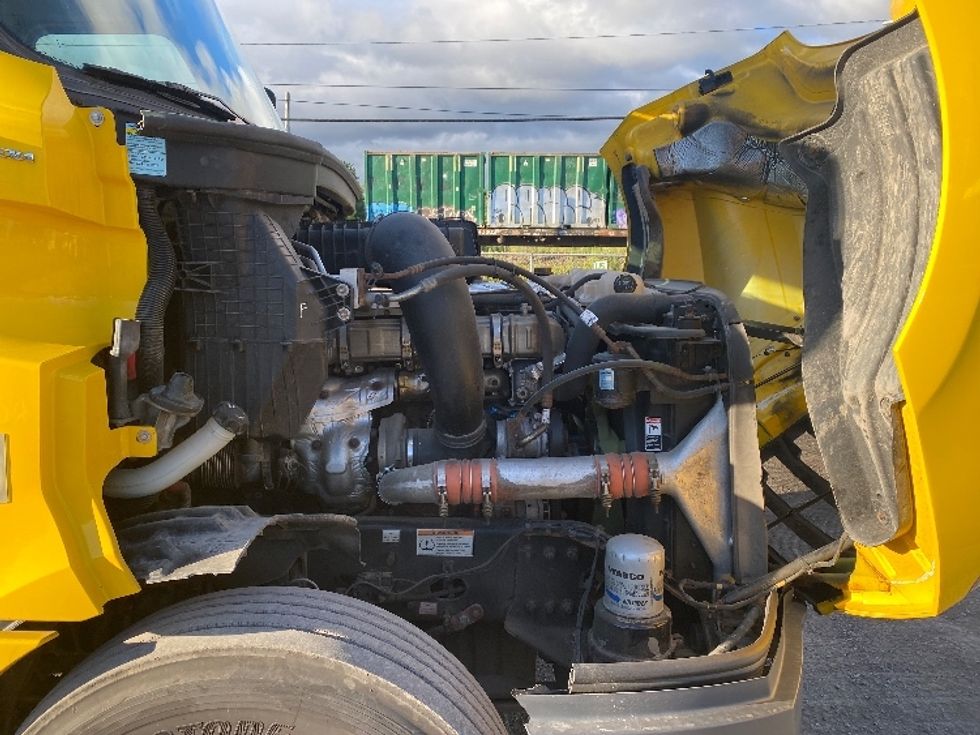 Day Cab Tractor-Heavy Duty Tractors-Freightliner-2020-T12664ST-Watertown-NY-374,428\n\t\tmiles-$ 41,500 - Image 15