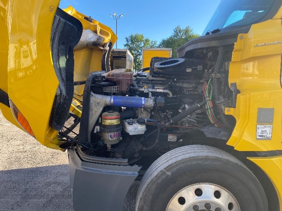 Day Cab Tractor-Heavy Duty Tractors-Freightliner-2020-T12664ST-Watertown-NY-374,428\n\t\tmiles-$ 41,500 - Image 16