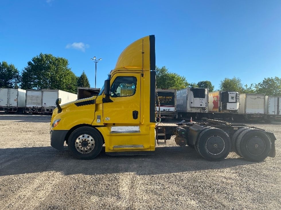 Day Cab Tractor-Heavy Duty Tractors-Freightliner-2020-T12664ST-Watertown-NY-374,428\n\t\tmiles-$ 41,500 - Image 4