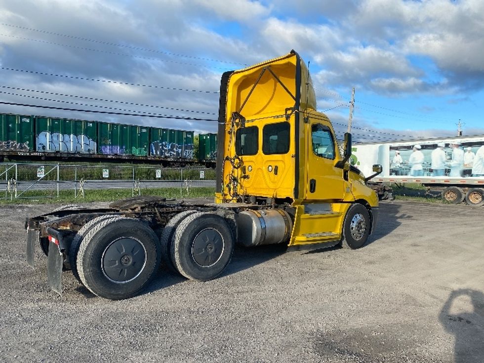 Day Cab Tractor-Heavy Duty Tractors-Freightliner-2020-T12664ST-Watertown-NY-374,428\n\t\tmiles-$ 41,500 - Image 7