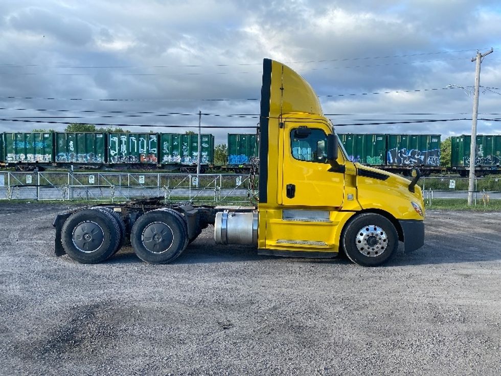 Day Cab Tractor-Heavy Duty Tractors-Freightliner-2020-T12664ST-Watertown-NY-374,428\n\t\tmiles-$ 41,500 - Image 8