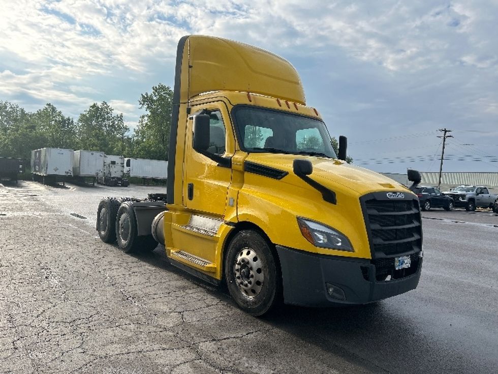 Day Cab Tractor-Heavy Duty Tractors-Freightliner-2020-T12664ST-Watertown-NY-405,136\n\t\tmiles-$ 40,250 - Image 1