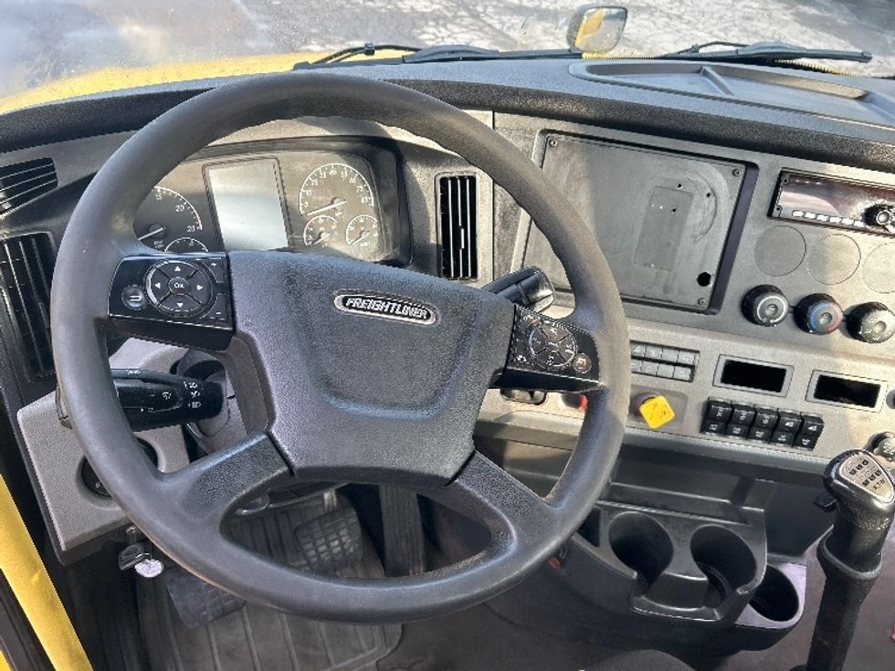 Day Cab Tractor-Heavy Duty Tractors-Freightliner-2020-T12664ST-Watertown-NY-405,136\n\t\tmiles-$ 40,250 - Image 11