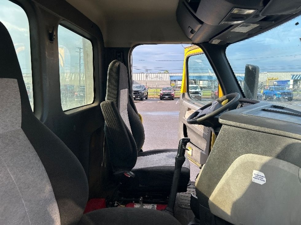 Day Cab Tractor-Heavy Duty Tractors-Freightliner-2020-T12664ST-Watertown-NY-405,136\n\t\tmiles-$ 40,250 - Image 14