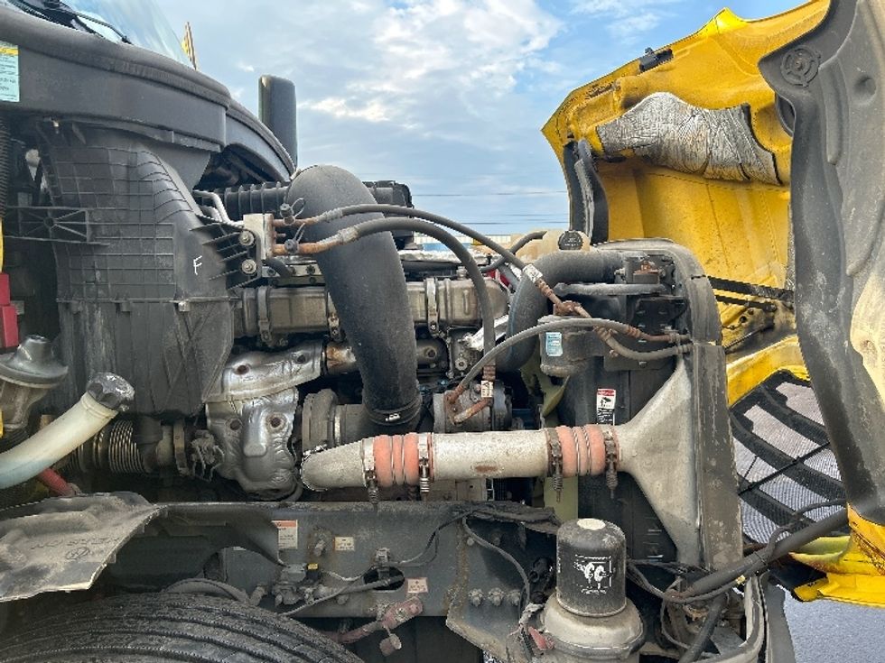 Day Cab Tractor-Heavy Duty Tractors-Freightliner-2020-T12664ST-Watertown-NY-405,136\n\t\tmiles-$ 40,250 - Image 15