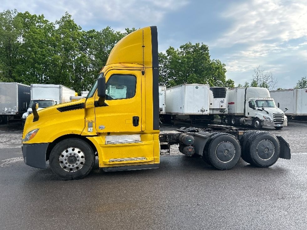Day Cab Tractor-Heavy Duty Tractors-Freightliner-2020-T12664ST-Watertown-NY-405,136\n\t\tmiles-$ 40,250 - Image 4
