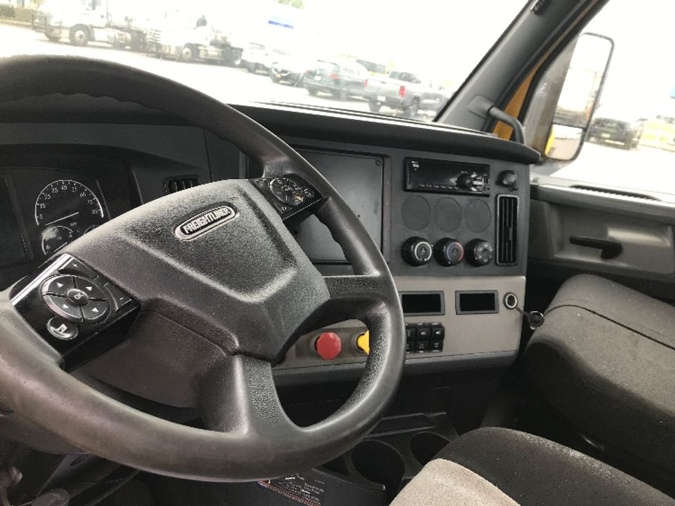 Day Cab Tractor-Heavy Duty Tractors-Freightliner-2020-T12664ST-Watertown-NY-418,655\n\t\tmiles-$ 44,250 - Image 10
