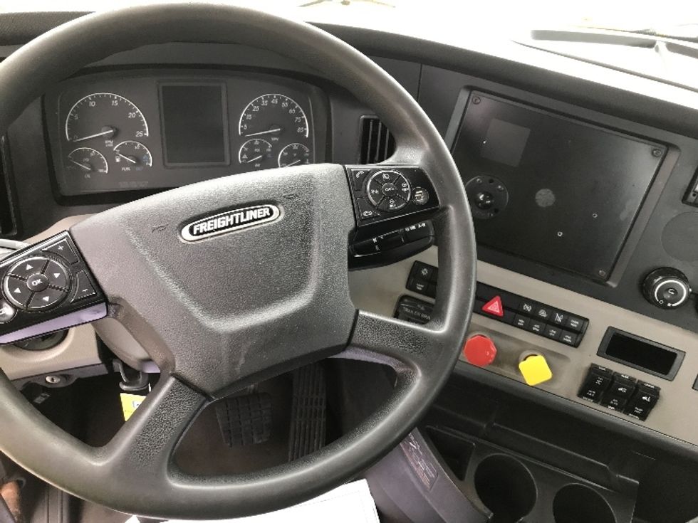 Day Cab Tractor-Heavy Duty Tractors-Freightliner-2020-T12664ST-Watertown-NY-418,655\n\t\tmiles-$ 44,250 - Image 11