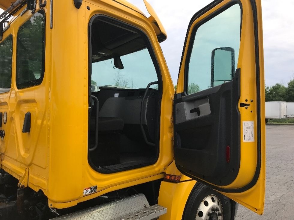 Day Cab Tractor-Heavy Duty Tractors-Freightliner-2020-T12664ST-Watertown-NY-418,655\n\t\tmiles-$ 44,250 - Image 12