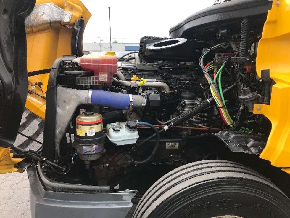Day Cab Tractor-Heavy Duty Tractors-Freightliner-2020-T12664ST-Watertown-NY-418,655\n\t\tmiles-$ 44,250 - Image 16