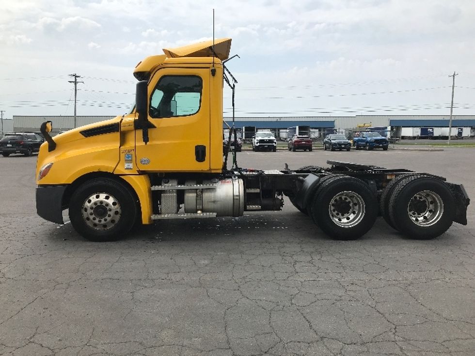 Day Cab Tractor-Heavy Duty Tractors-Freightliner-2020-T12664ST-Watertown-NY-418,655\n\t\tmiles-$ 44,250 - Image 4
