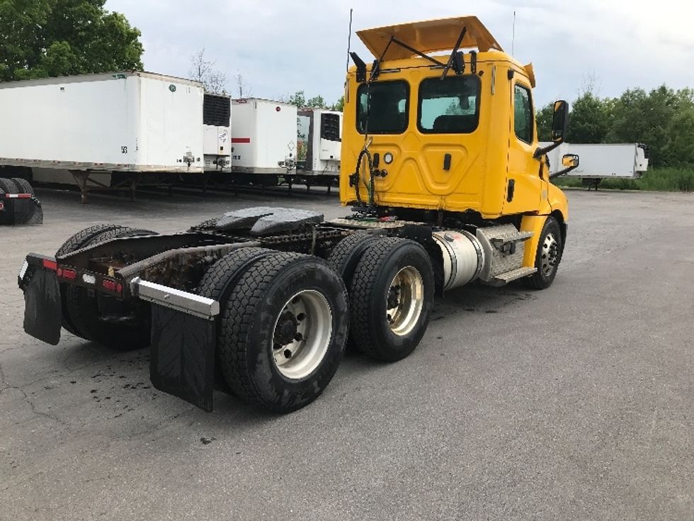 Day Cab Tractor-Heavy Duty Tractors-Freightliner-2020-T12664ST-Watertown-NY-418,655\n\t\tmiles-$ 44,250 - Image 7