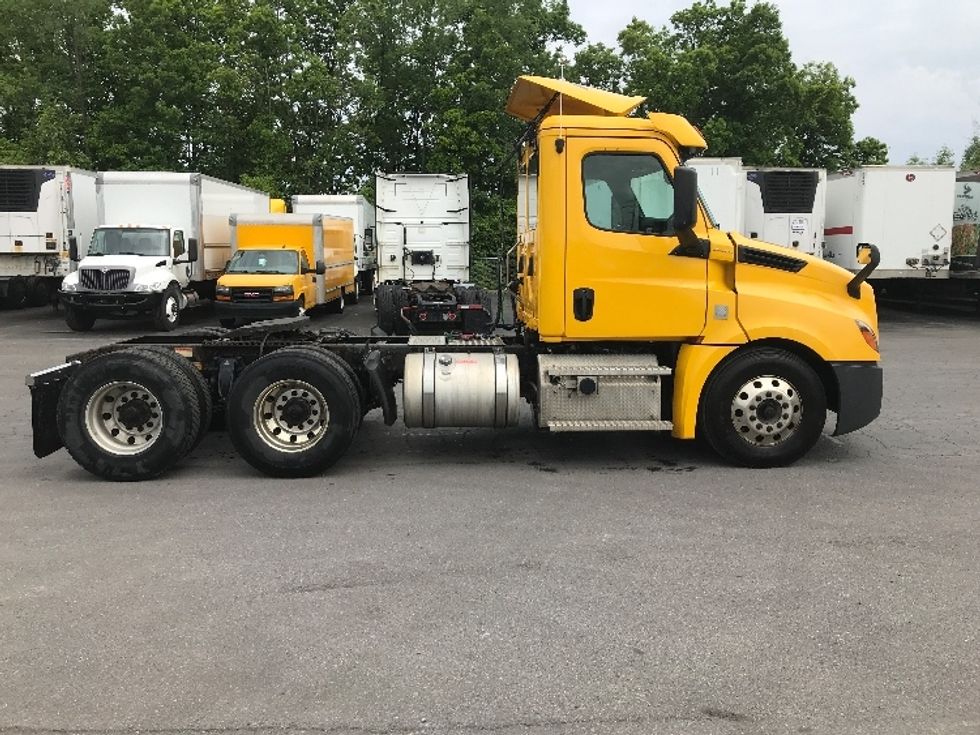 Day Cab Tractor-Heavy Duty Tractors-Freightliner-2020-T12664ST-Watertown-NY-418,655\n\t\tmiles-$ 44,250 - Image 8