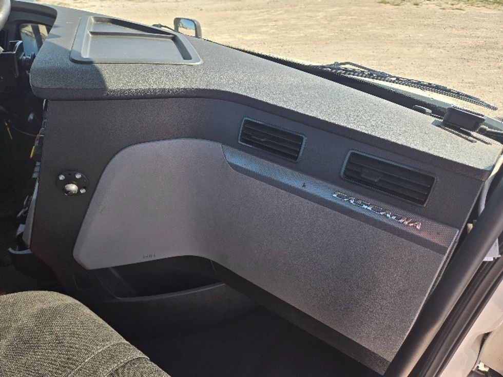 Day Cab Tractor-Heavy Duty Tractors-Freightliner-2020-T12664ST-Weatherford-TX-323,086\n\t\tmiles-$ 62,250 - Image 13